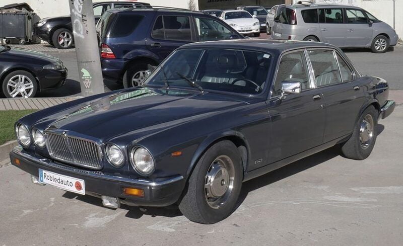 Azul Usado 1985 Jaguar XJ12 Sovereign Berlina | 9600 € - Imagen 1/4