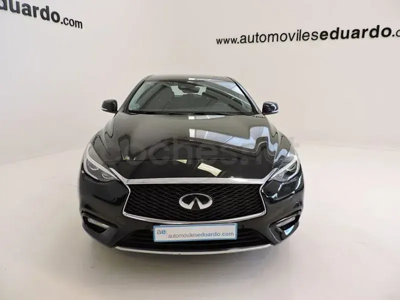 Usado Infiniti Q30 Premium 156 CV (114 kW) 2018 Negro Berlina
