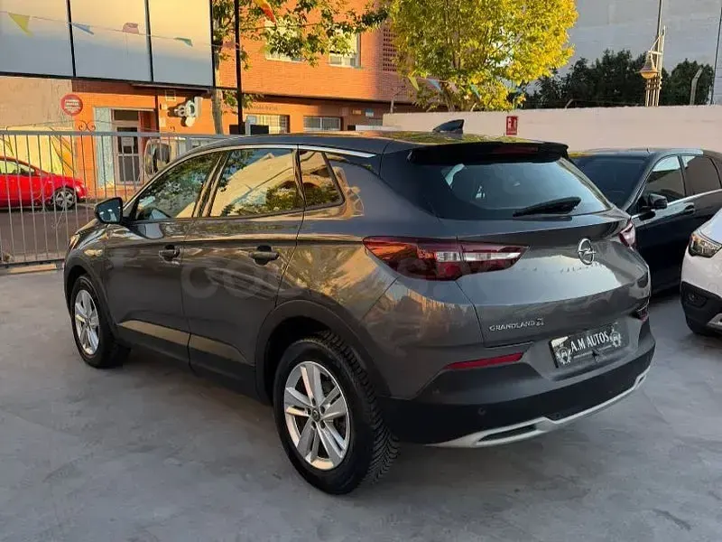 Usado Opel Grandland X Ultimate 130 CV (95 kW) 2021 Gris / plata SUV