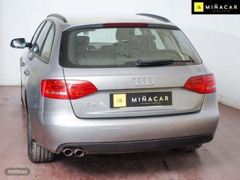 Usado Audi A4 143 CV (105 kW) 2010 Gris Familiar