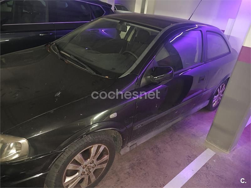 Usado Opel Astra Sportive 136 CV (100 kW) 1999 Negro Berlina