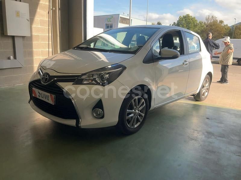 Blanco Usado 2015 Toyota Yaris Active Berlina | 9500 € (Buen precio) - Imagen 1/4