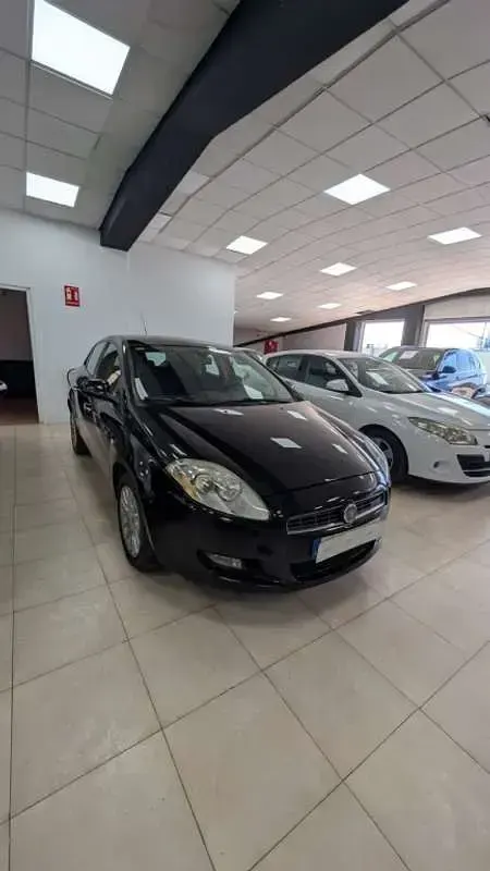 Usado Fiat Bravo Emotion 105 CV (77 kW) 2010 Negro Utilitario