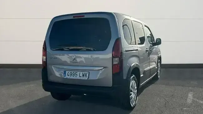 Usado Peugeot Rifter Active 100 CV (73 kW) 2022 Gris Monovolumen
