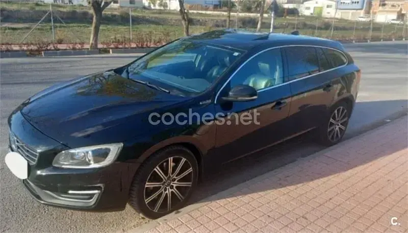 Usado Volvo V60 285 CV (209 kW) 2015 Negro Familiar