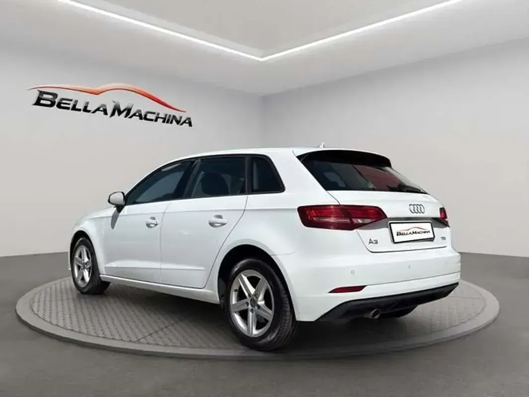 Usado Audi A3 Sportback 116 CV (85 kW) 2018 Blanco Utilitario