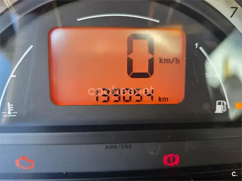 Usado Citroën C3 61 CV (44 kW) 2003 Granate Berlina
