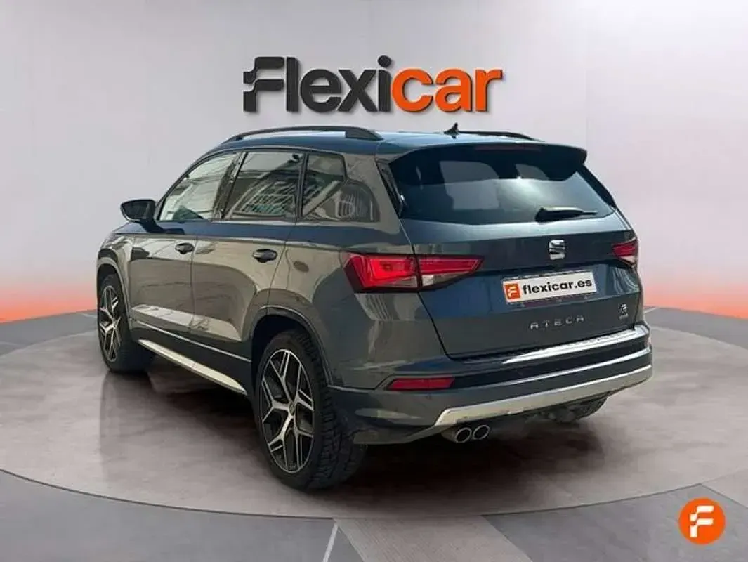 Usado Seat Ateca 4Drive 190 CV (139 kW) 2019 Gris SUV