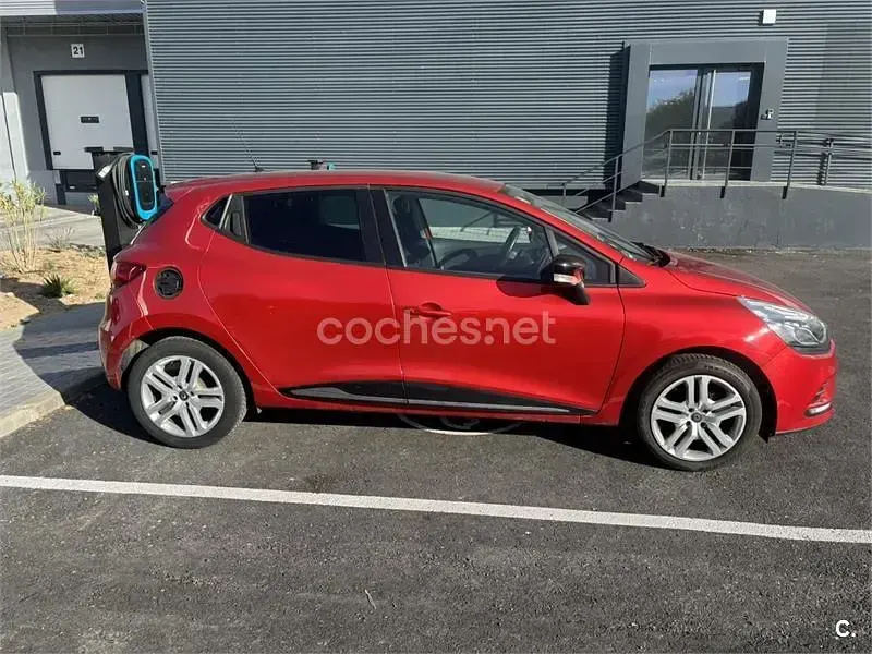 Usado Renault Clio IV LIMITED 76 CV (55 kW) 2019 Rojo Berlina