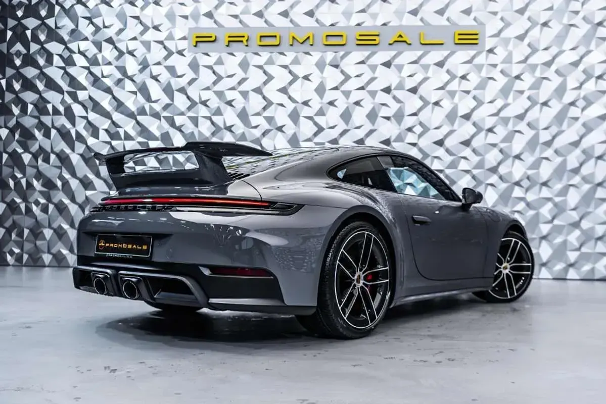Usado Porsche 992 480 CV (353 kW) 2025 Gris Coupe