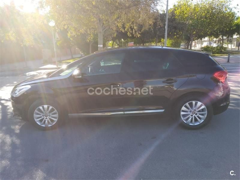 Usado Citroën DS5 120 CV (88 kW) 2014 Violeta / lila Utilitario