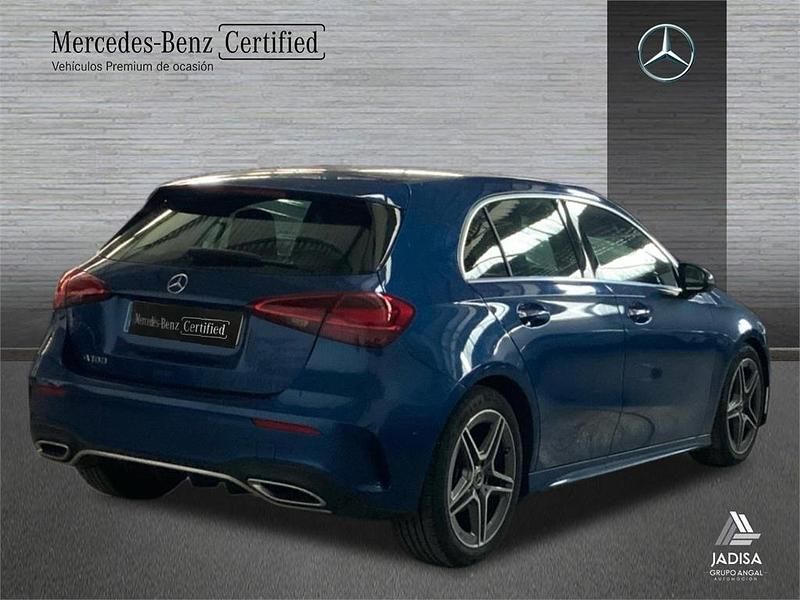 Usado Mercedes A180 AMG line 136 CV (100 kW) 2025 Azul espectra Berlina