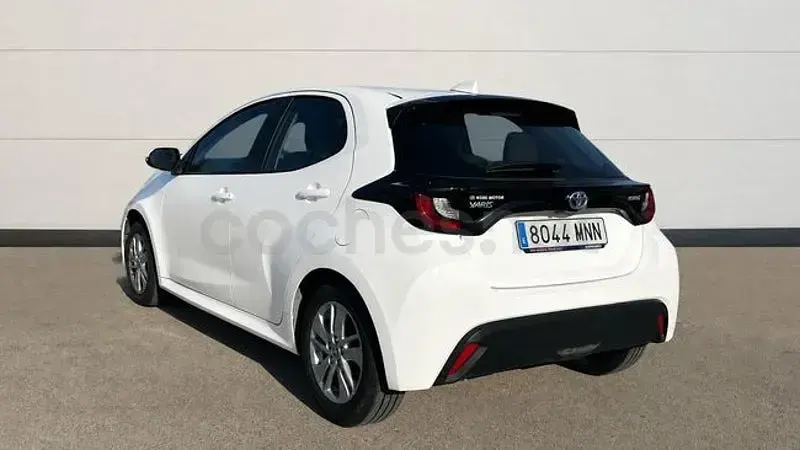 Usado Toyota Yaris Hybrid Business Edition 116 CV (85 kW) 2024 Blanco Berlina