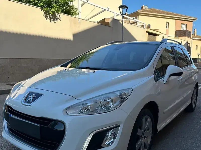 Usado Peugeot 308 SW Access 92 CV (67 kW) 2014 Blanco Familiar