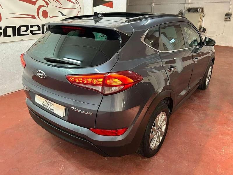 Usado Hyundai Tucson 115 CV (84 kW) 2016 Gris SUV