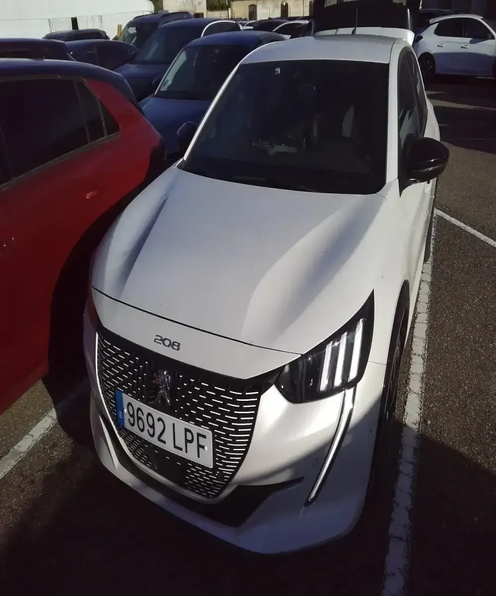Käytetty Peugeot e-208 GT 100 kW (136 HP) 2021 Valkoinen Viistoperä