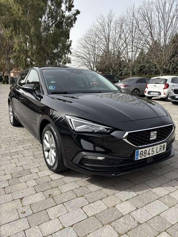 Usado Seat Leon 110 CV (80 kW) 2021 Negro Berlina