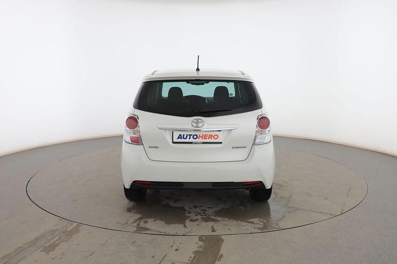 Usado Toyota Verso Advance 132 CV (97 kW) 2014 Blanco Monovolumen