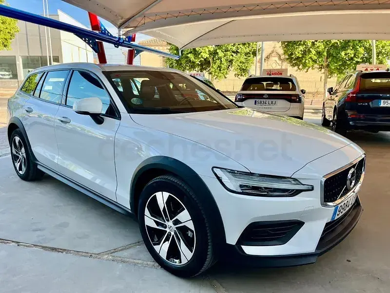 Usado Volvo V60 CC Pro 197 CV (144 kW) 2021 Blanco Familiar