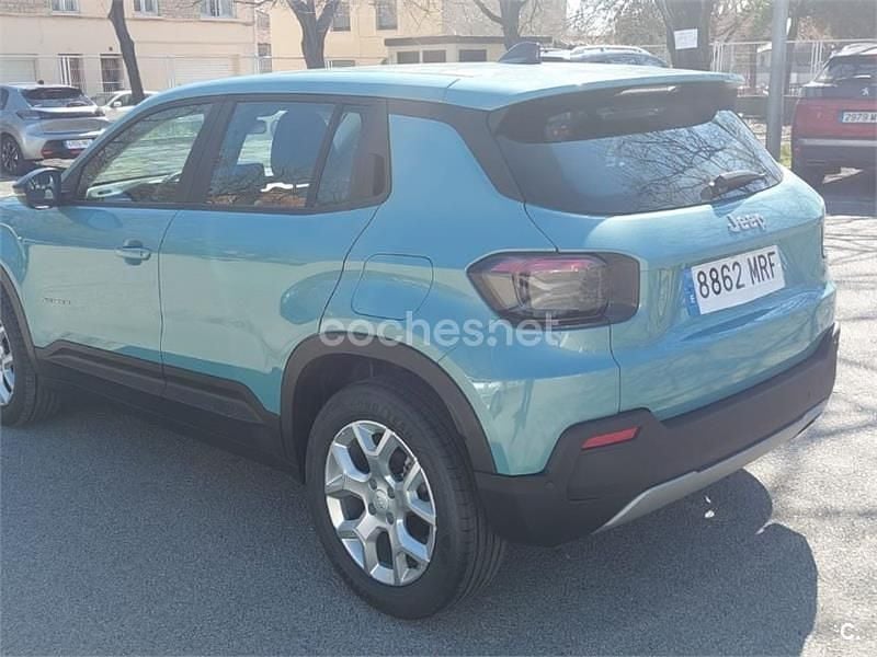 Usado Jeep Avenger Altitude 100 CV (73 kW) 2024 Azul SUV