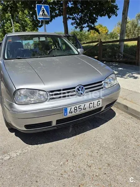 Usado VW Golf IV Highline 105 CV (77 kW) 2003 Gris / plata Berlina