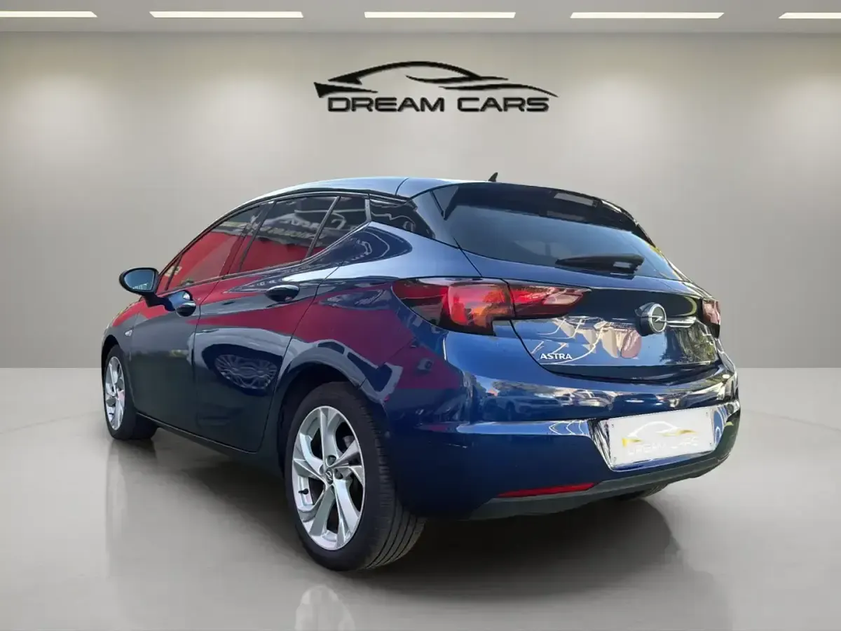 Usado Opel Astra GS Line 110 CV (80 kW) 2020 Azul Berlina