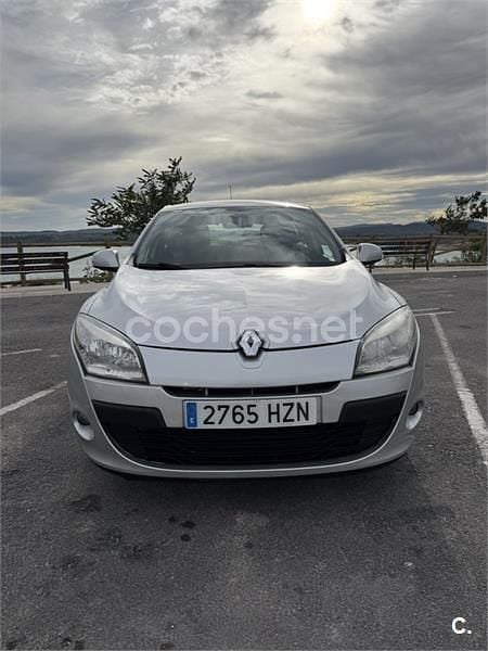 Usado Renault Mégane GrandTour Business 90 CV (66 kW) 2011 Gris / plata Familiar
