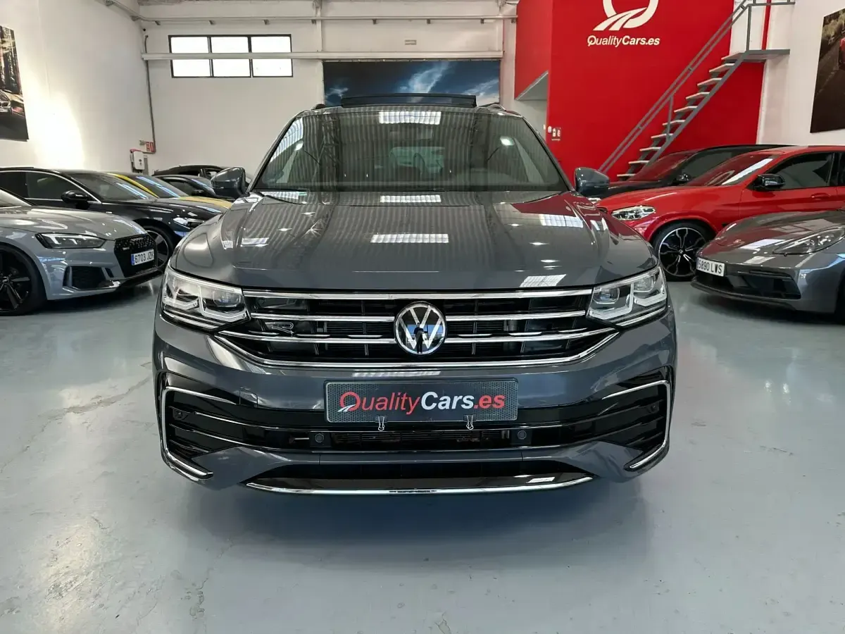 Usado VW Tiguan R-line 245 CV (180 kW) 2023 Gris SUV