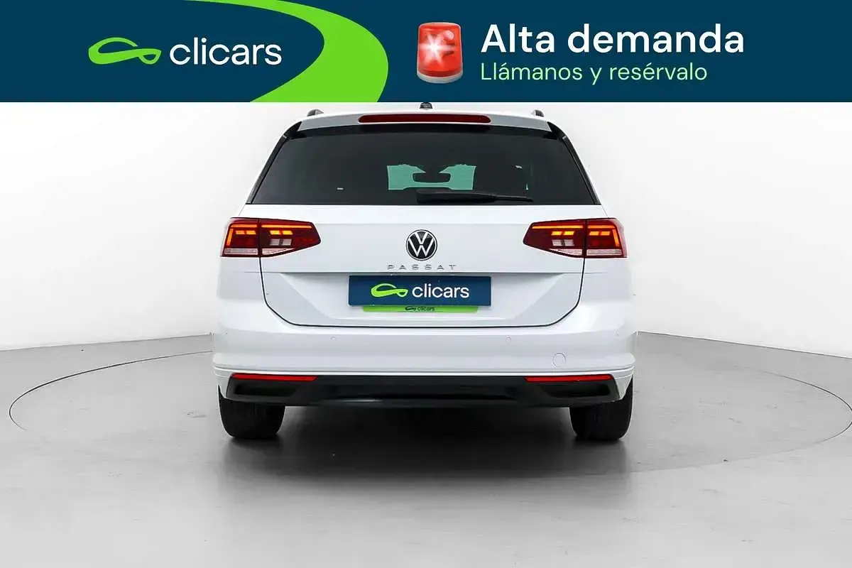 Usado VW Passat Executive 122 CV (89 kW) 2022 Blanco Familiar