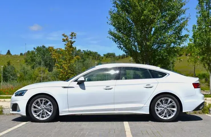 Usado Audi A5 Sportback Advanced 163 CV (119 kW) 2020 Blanco (glacier) Utilitario