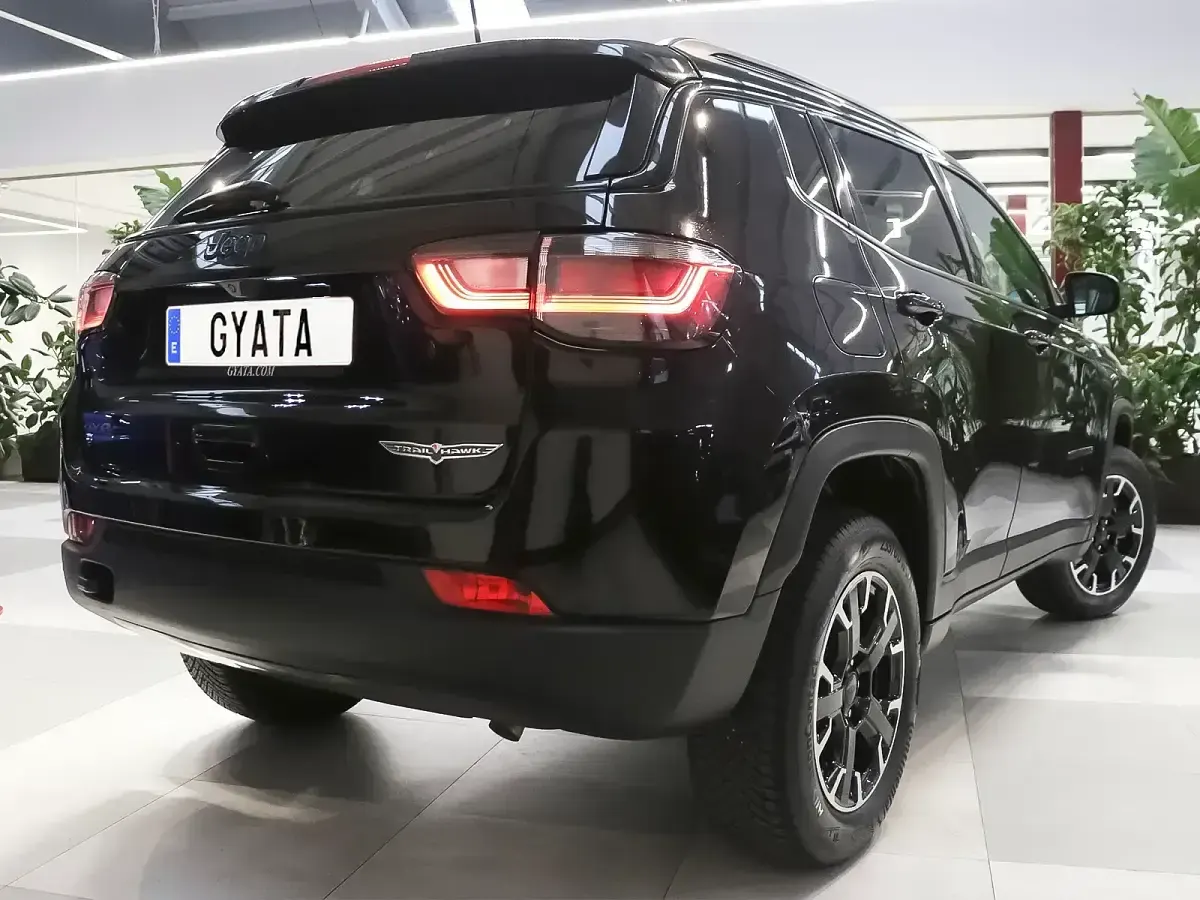 Usado Jeep Compass Trailhawk 240 CV (176 kW) 2022 Negro SUV