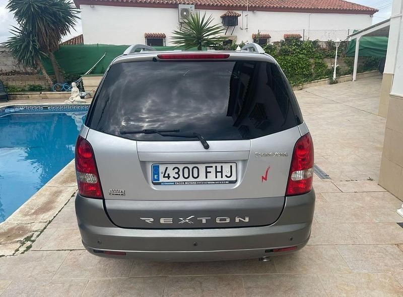 Usado Ssangyong (KGM) Rexton Limited 163 CV (119 kW) 2006 Gris SUV