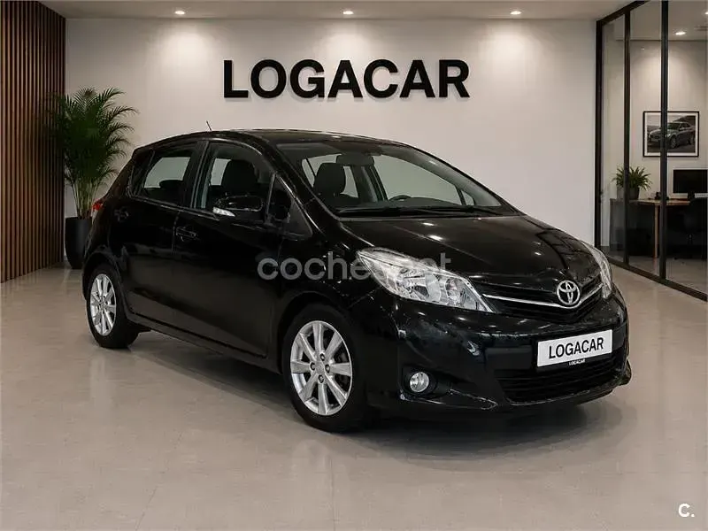 Usado Toyota Yaris Active 99 CV (72 kW) 2013 Negro Utilitario