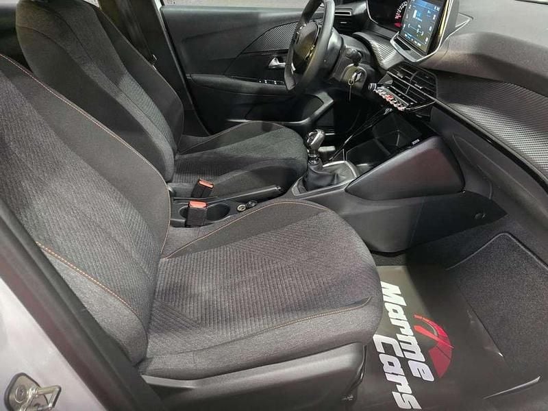 Usado Peugeot 208 Allure 99 CV (72 kW) 2025 Gris Utilitario
