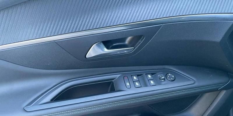 Usado Peugeot 3008 Allure 131 CV (96 kW) 2021 Azul SUV