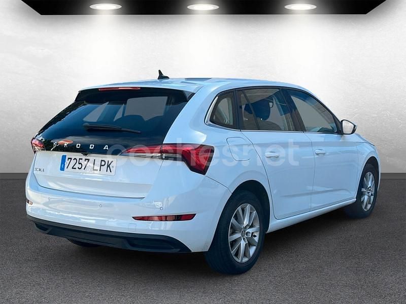 Usado Skoda Scala Active 110 CV (80 kW) 2021 Blanco Utilitario