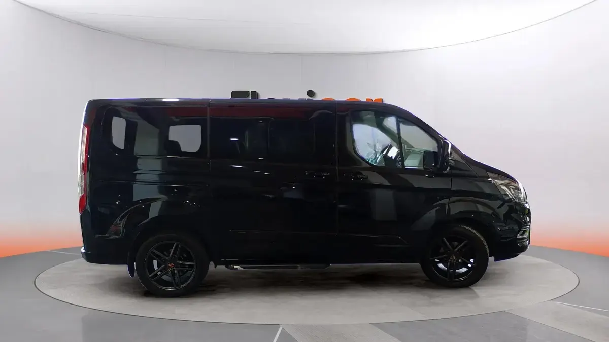 Usado Ford Tourneo Custom Titanium 131 CV (96 kW) 2019 Negro Van