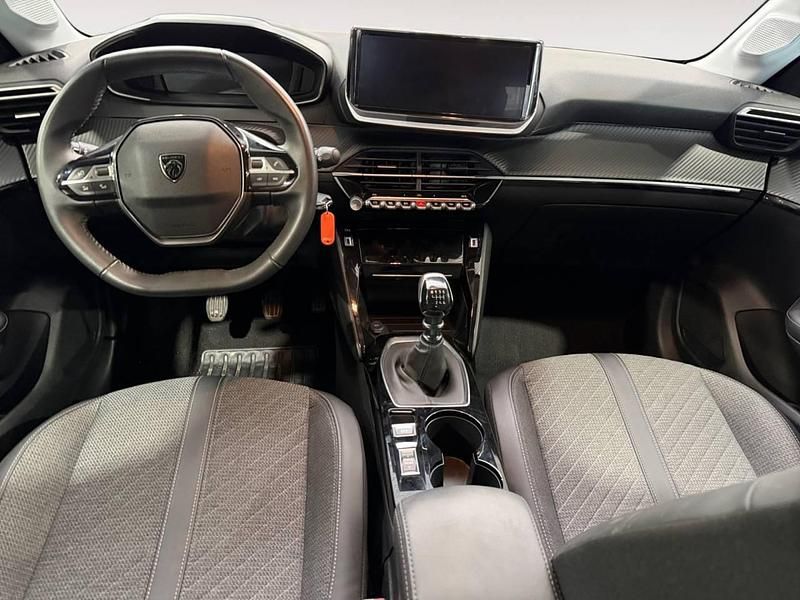 Usado Peugeot 208 Allure 100 CV (73 kW) 2025 Gris Utilitario