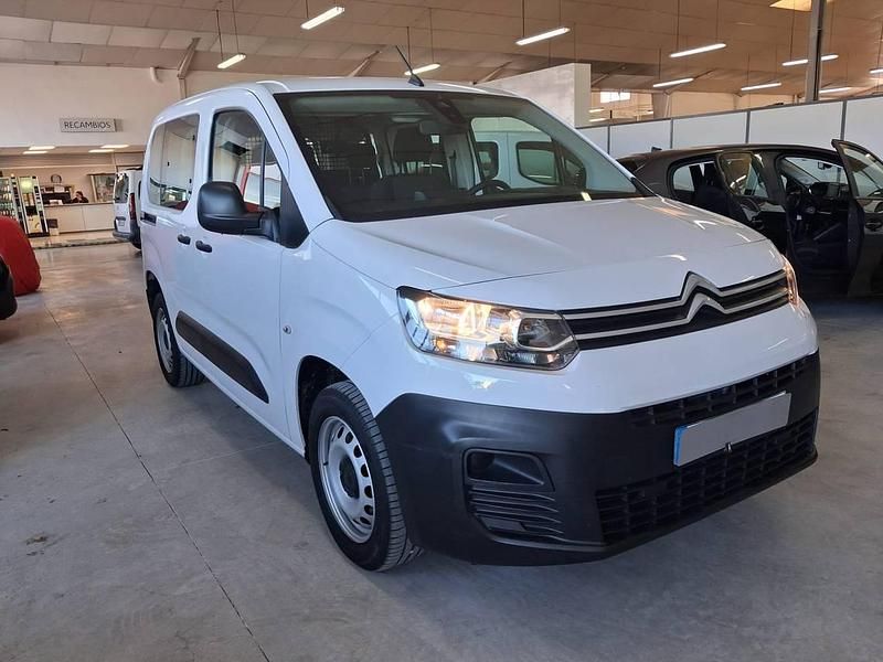 Usado Citroën Berlingo Live 102 CV (75 kW) 2024 Blanco Monovolumen