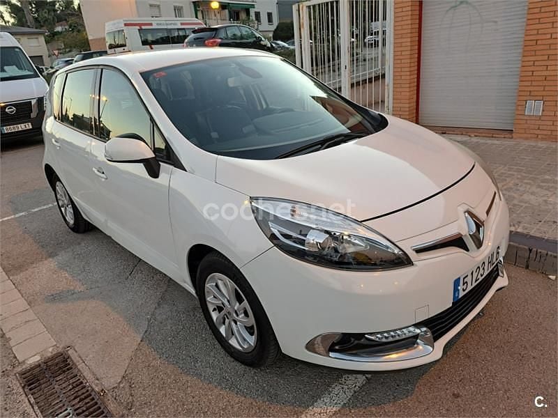 Usado Renault Scénic III Dynamique 110 CV (80 kW) 2012 Blanco Monovolumen