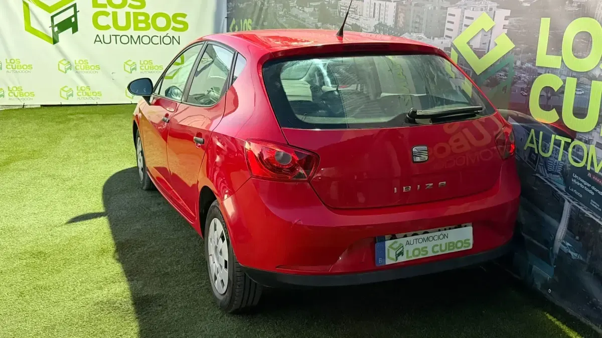 Usado Seat Ibiza 60 CV (44 kW) 2011 Rojo