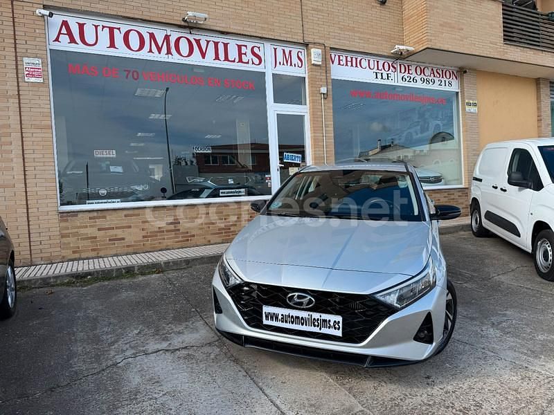 Usado Hyundai i20 100 CV (73 kW) 2021 Gris / plata Utilitario