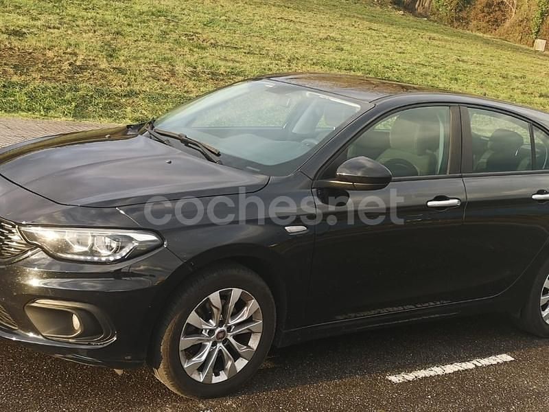 Usado Fiat Tipo Easy 95 CV (69 kW) 2017 Negro Berlina