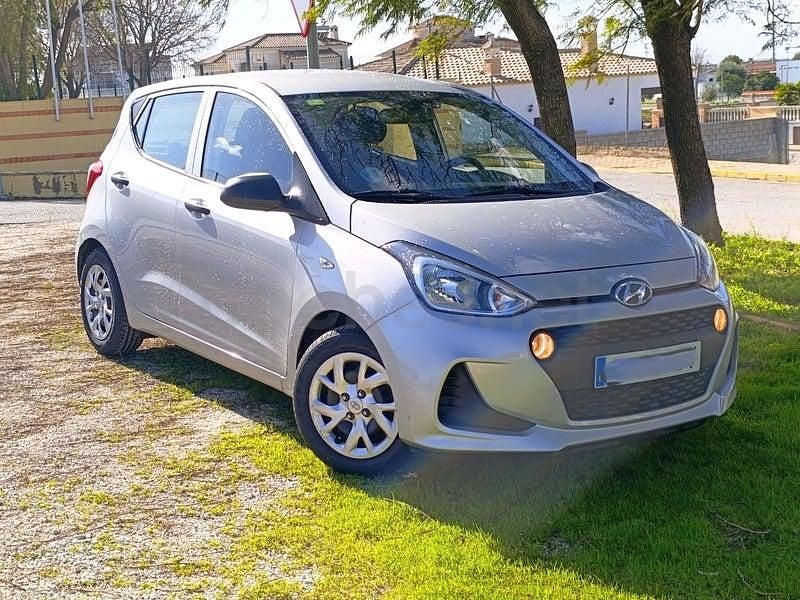 Usado Hyundai i10 66 CV (48 kW) 2020 Gris / plata Utilitario