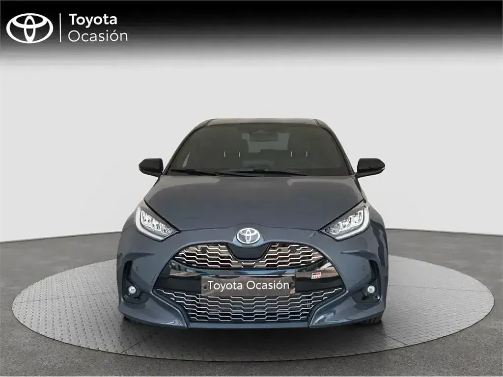 Occasion Toyota Yaris Hybrid Plus 130 PK (95 kW) 2025 Grijs MPV