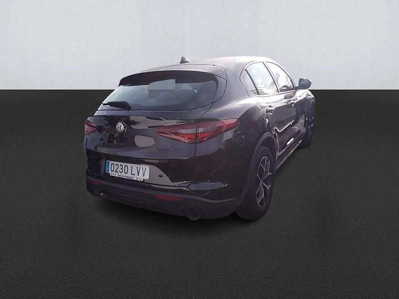 Usado Alfa Romeo Stelvio Sprint 190 CV (139 kW) 2022 Negro SUV