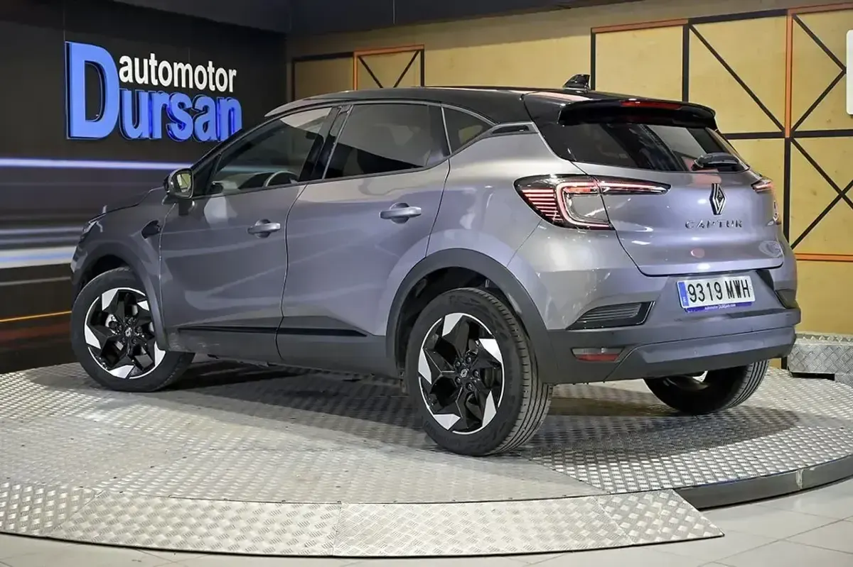 Usado Renault Captur Techno 140 CV (102 kW) 2024 Gris / plata SUV