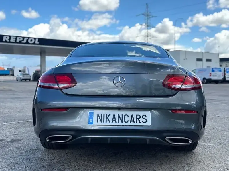 Usado Mercedes C220 170 CV (125 kW) 2018 Gris / plata Coupe