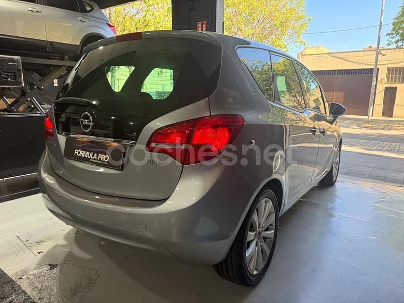 Usado Opel Meriva Cosmo 90 CV (66 kW) 2010 Gris / plata Monovolumen