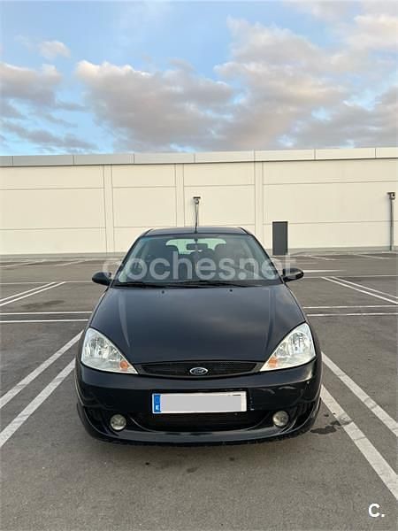 Negro Usado 2002 Ford Focus Trend Berlina | 1500 € (Buen precio) - Imagen 1/4